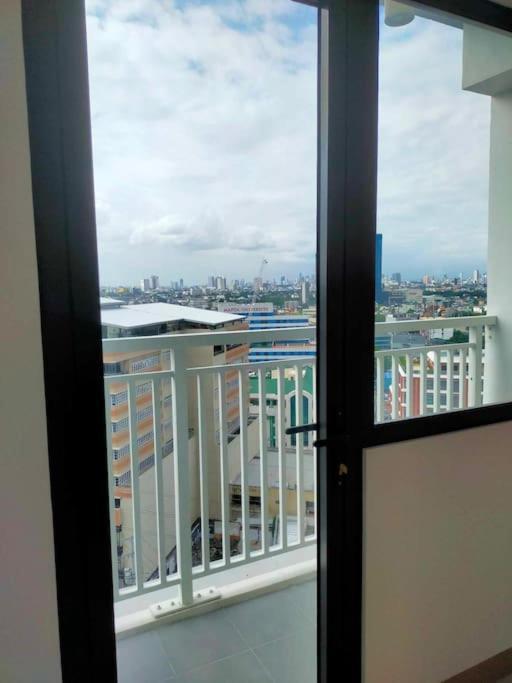 Jireh's Staycation In Makati Apartment *