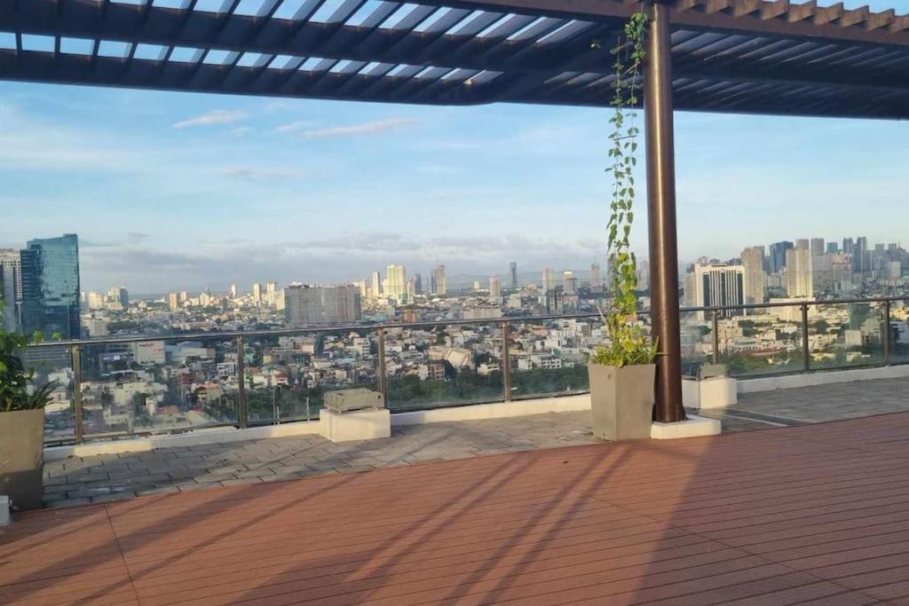Jireh's Staycation In Makati Apartment
